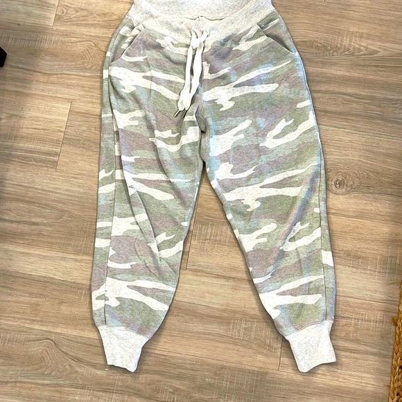 Aerie lounge joggers - Picture 1 of 3